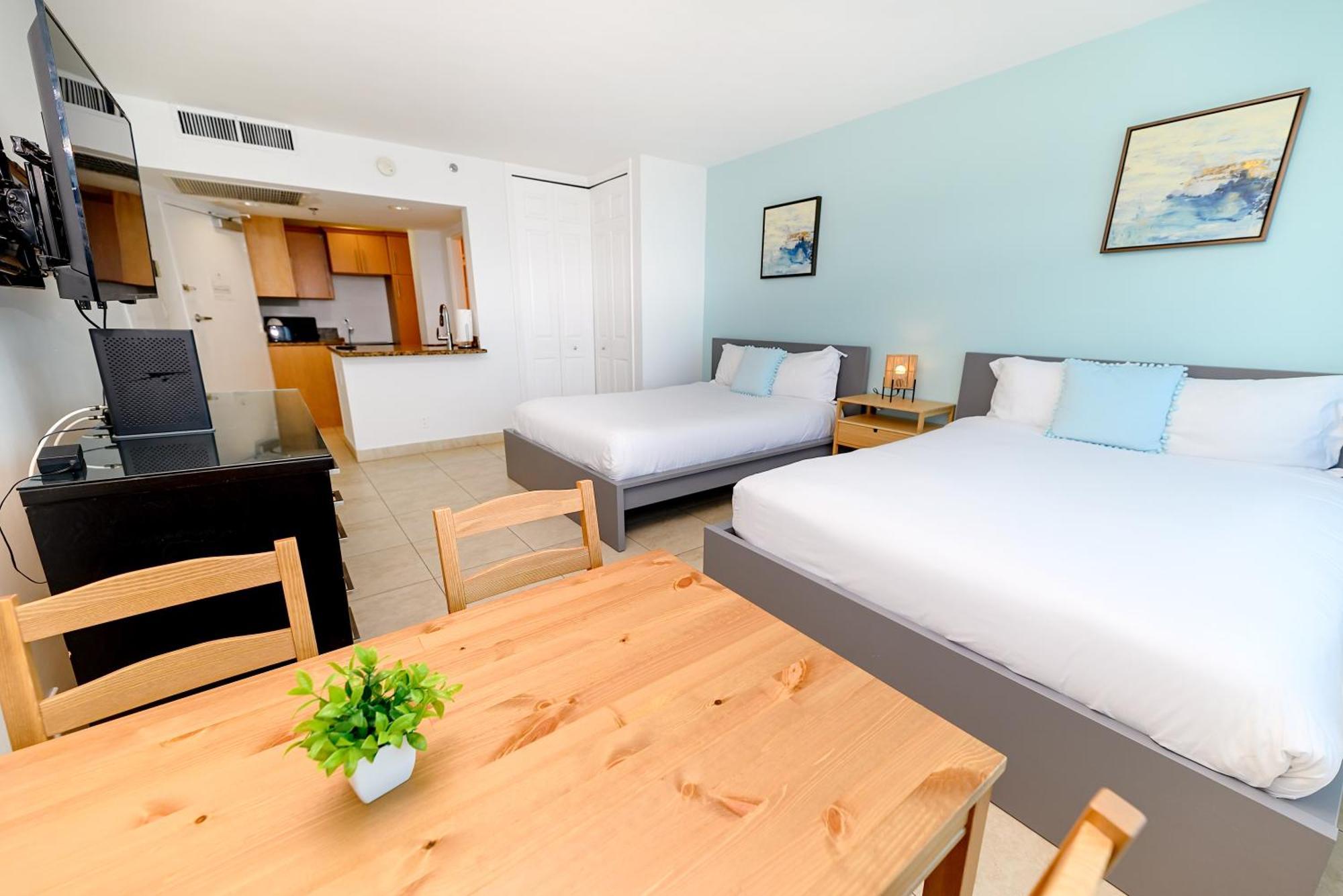 Seastays Apartahotel