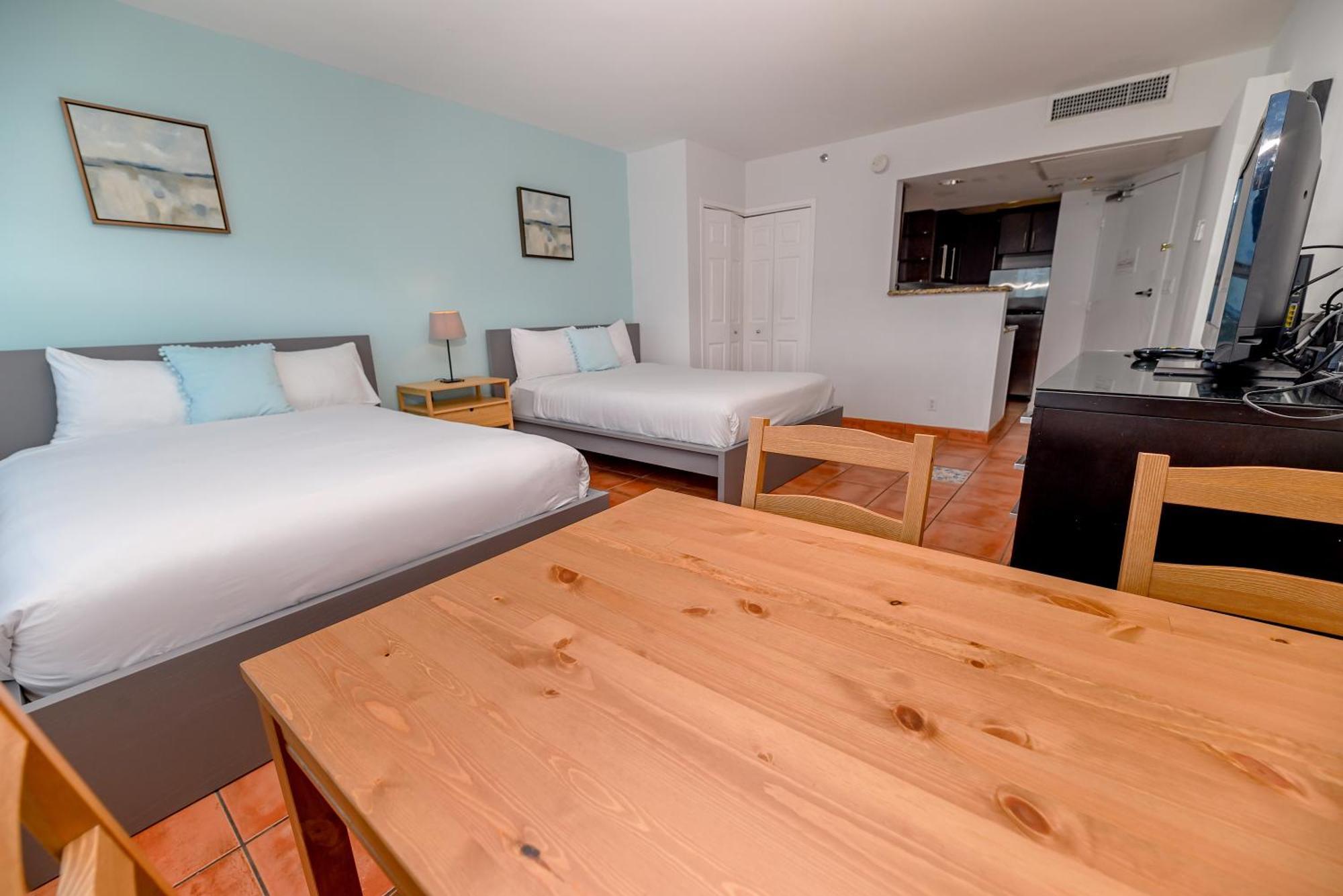 Seastays Apartahotel *
